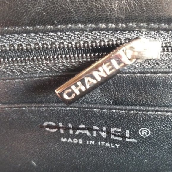 ❌SOLD❌ CHANEL classic Maxi black patent Flap Bag - Picture 5 of 15